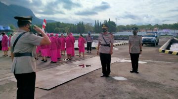 Rayakan HUT Bhayangkara Ke-76 , Polres Ende Lakukan Upacara Tabur Bunga