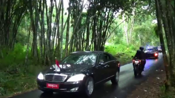 Bae Sonde Bae Jokowi Lebe Bae, Presiden Masuk Hutan Bambu Flores