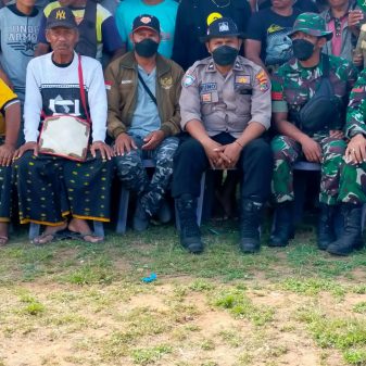 Personil TNI 1625 Dan Polri Awasi Keamanan Tinju Adat Boawae