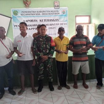 Babinsa Kodim 1625 Ngada Dampingi Penyaluran BLTDD 82 KK