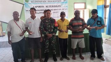 Babinsa Kodim 1625 Ngada Dampingi Penyaluran BLTDD 82 KK