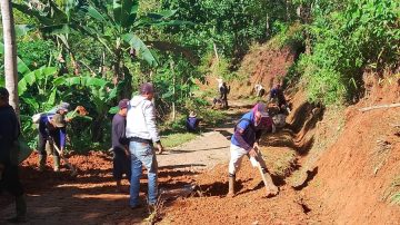 Harapan Warga Akses Jalan Menuju Kasepuhan Neglasari dan Kampung Ciseel Segera Diperbaiki