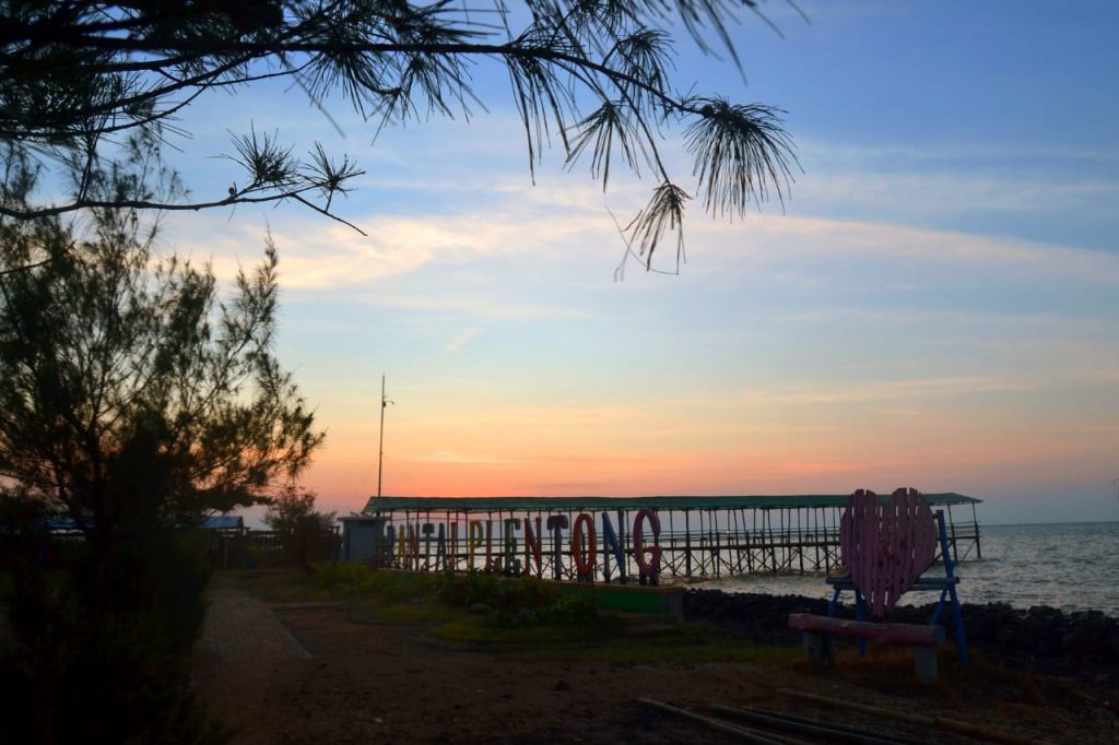 Menikmati Sunset, Di Pantai Plentong Indramayu