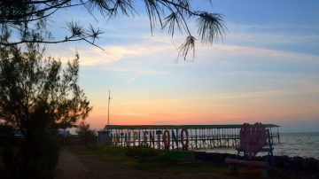 Menikmati Sunset, Di Pantai Plentong Indramayu