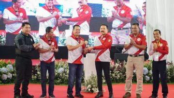 Ketua MPR RI Bamsoet Juara Pertama Best of The Best kelas Eksekutif Kejuaraan Menembak Jaksa Agung Cup 2022