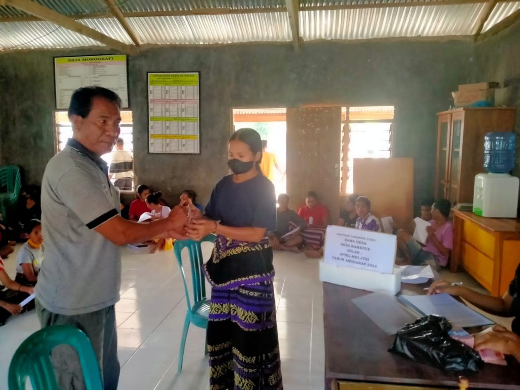 Pemerintah Desa Ramedue Salurkan BLT Tahap II