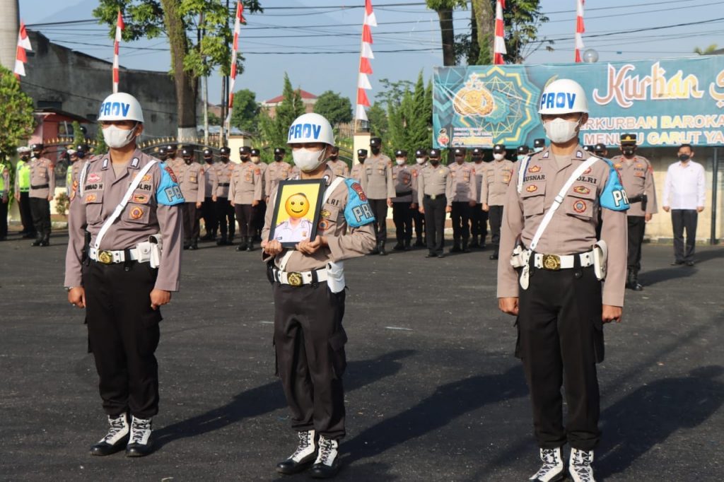 Kapolres Pimpin Upacara PDTH Yang Langgar Kode Etik