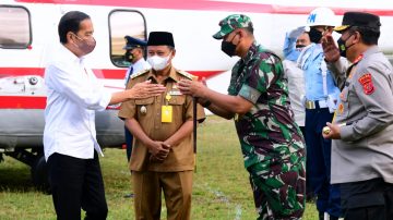 Pangdam III/Siliwangi Bersama Danrem 063/SGJ Dampingi Presiden Jokowi Kunker ke Balai Benih Padi Subang