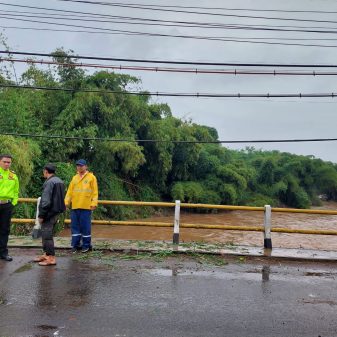 Akibat Luapan Air, Jembatan Copong Retak Tidak Dapat Dilalui Kendaraan Dapat