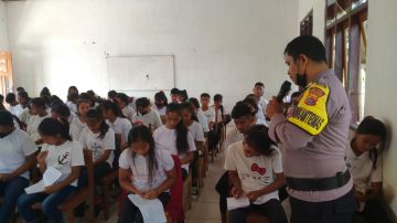 Kegiatan MPLS, SMAN 1 Sabu Tengah Gandeng Bhabinkamtibmas Berikan Penyuluhan Bahaya Narkoba 