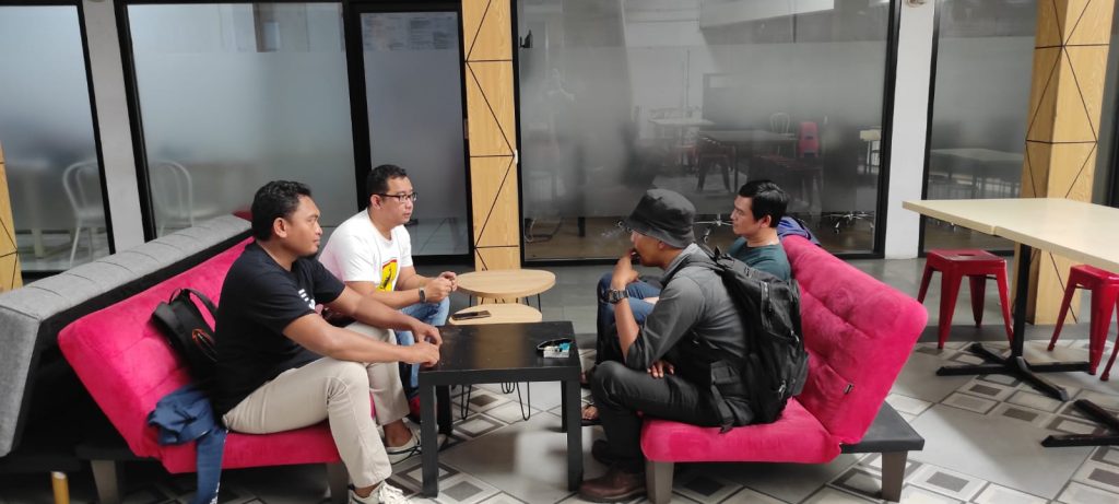 Personil Polsek Cihideung Himbau Viking Tasikmalaya Untuk Tidak Memaksakan Diri Ke GBLA, Apabila Tidak Memiliki Tiket