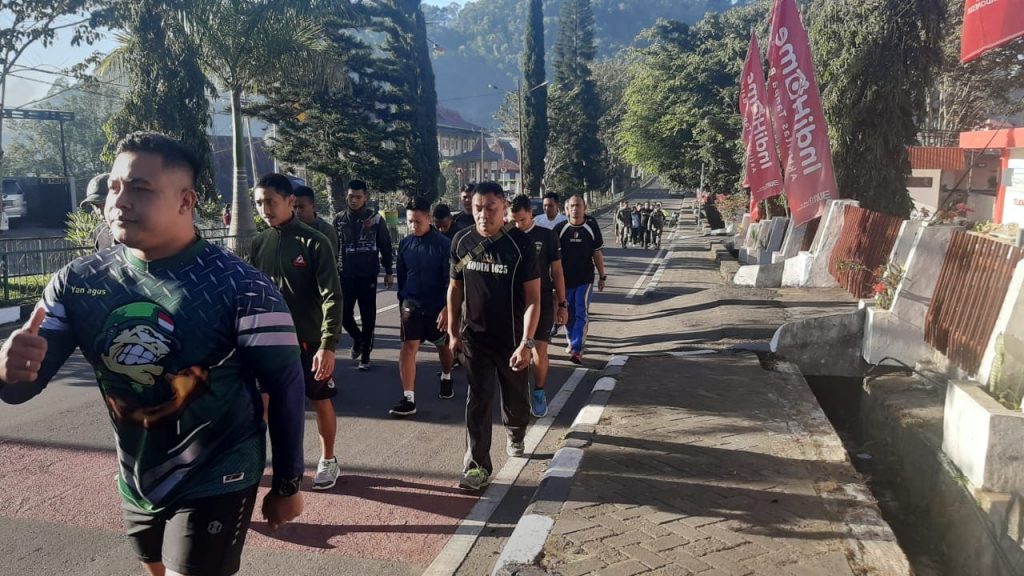 Jaga Kebugaran, TNI 1625 Ngada Jalan Sehat 5 Km