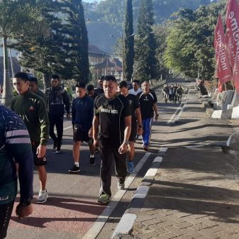 Jaga Kebugaran, TNI 1625 Ngada Jalan Sehat 5 Km