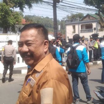 Kaban Kesbangpol Hadir, Ditengah Aksi Demo SPN di PN Bale Kab.Bandung