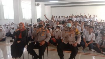 Siswa Baru SMK/SMA KP Baleendah, MPLS, mendapatkan Penyuluhan Hukum dari Pihak Kepolisian