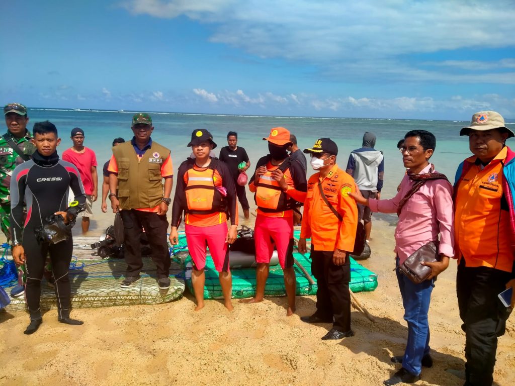 Tiba Di Sabu Raijua, Basarnas Kupang Lakukan Pencarian Nelayan yang Hilang Terseret Ombak