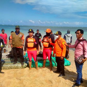 Tiba Di Sabu Raijua, Basarnas Kupang Lakukan Pencarian Nelayan yang Hilang Terseret Ombak