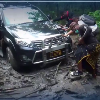Anggota DPRD NTT Soroti Jalan Menuju Kampung Tradisional Kawa Nagekeo