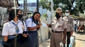 Ditbinmas Polda NTT Sambangi Pelajar SMA Kota Kupang Imbau Disiplin Prokes