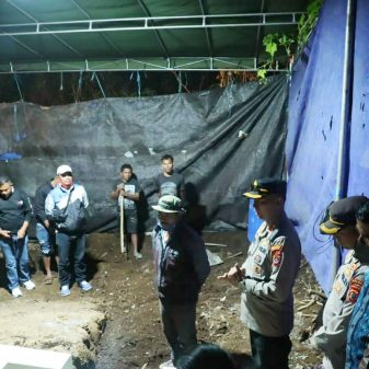 Kapolres Ngada NTT Pimpin Pengamanan Otopsi Jenazah Yosef F. Idam Putra