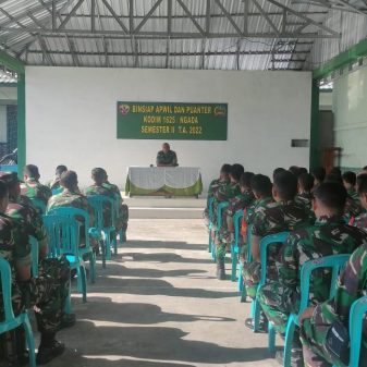 Dandim 1625 Ngada Berikan Jam Komandan Kepada Anggota