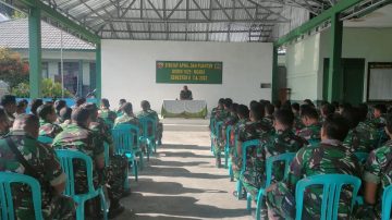 Dandim 1625 Ngada Berikan Jam Komandan Kepada Anggota