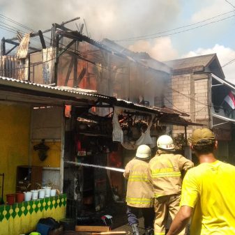 Satu Unit Rumah Ludes Terbakar di Jalan Inspeksi Kali Sunter