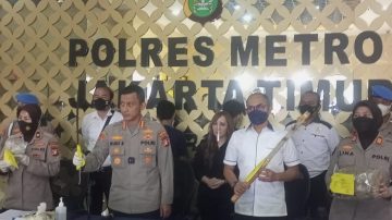 Mapolres Jakarta Timur Gelar Ungkap Kasus Pembunuhan Wartawan Raja Ampat Pos