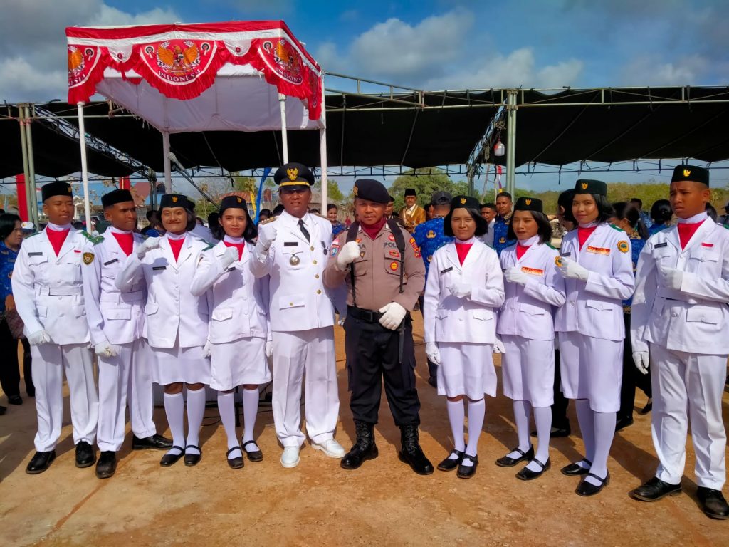 Jadi Inspektur Upacara HUT RI Ke 77 Tingkat Kecamatan Sabu Tengah, Ini Pesan Max Dally