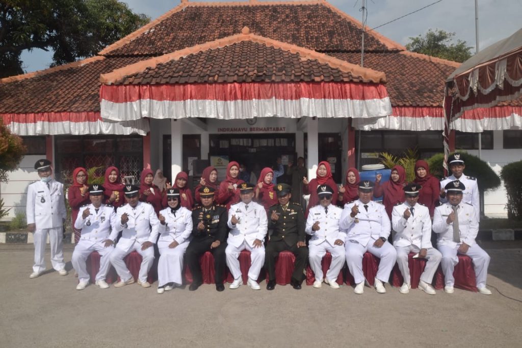 Camat Widasari Pimpin Upacara HUT RI Ke-77
