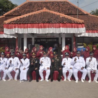 Camat Widasari Pimpin Upacara HUT RI Ke-77