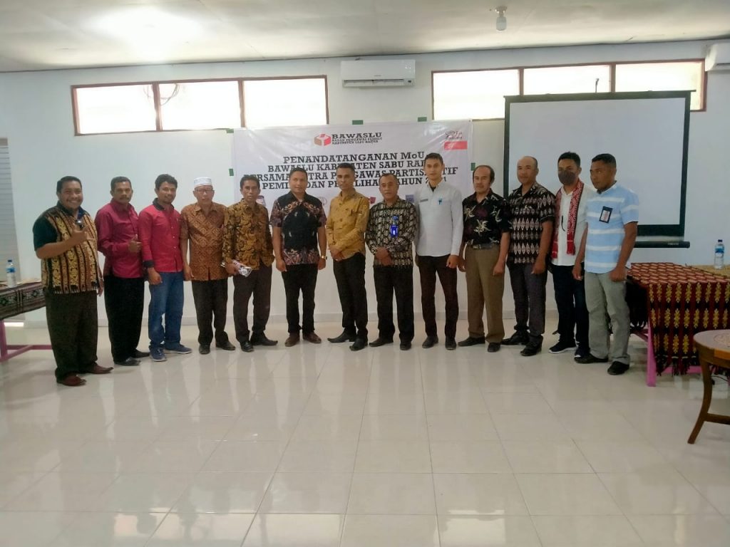 Songsong Pemilu 2024, Bawaslu Sabu Raijua Lakukan MOU Dengan Mitra Pengawas Partisipatif