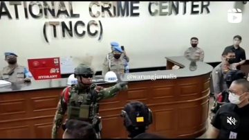 Viral !! Anggota Brimob Bentak Wartawan Saat Hendak Liputan Sidang Kode Etik Ferdi Sambo