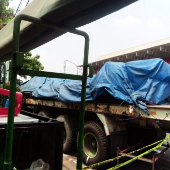 Lakalantas Flyover Kranji, Diduga Mengantuk Sopir Truk Tronton Lepas Kendali Tabrak Masyarakat