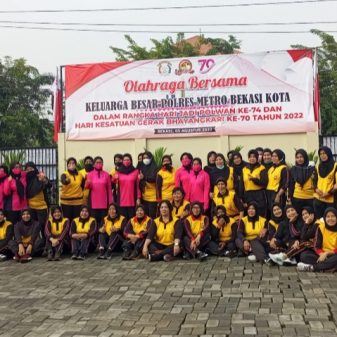 Jelang HUT Polwan Ke 74 Dan Hari Gerak Bayangkari Ke 70 Polres Bekasi Gelar Senam Bersama
