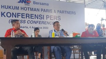 JNE Gelar Konferensi pers Terkait Beras Banpres yang Di Timbun Di Depok