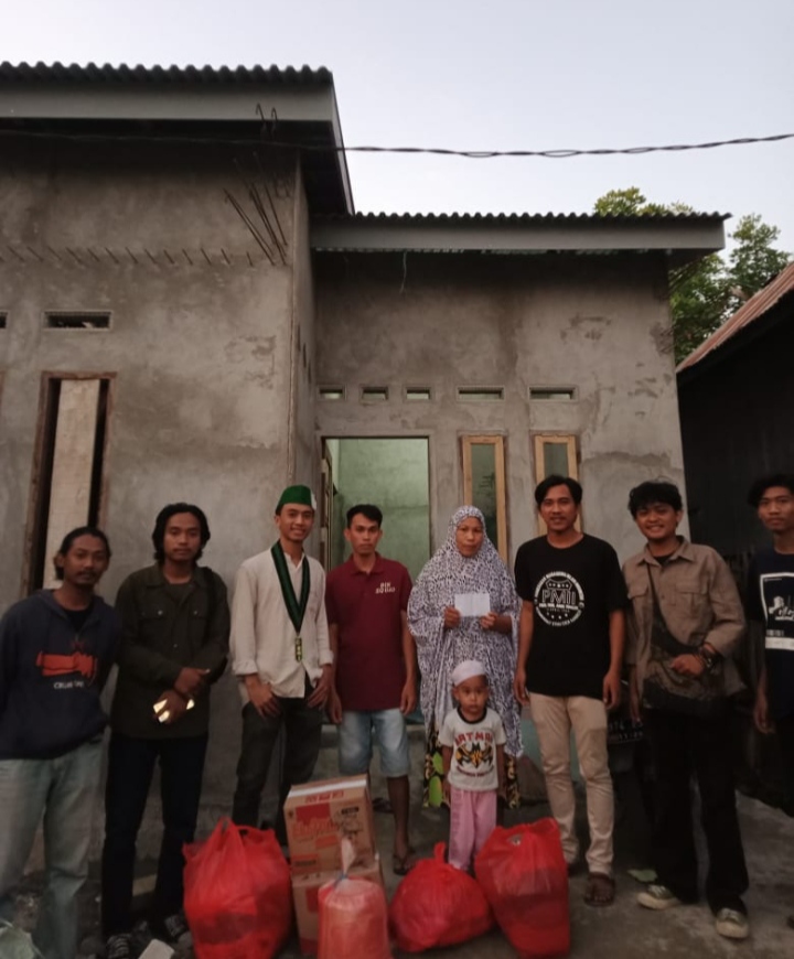 HMI dan PMII Maros kolaborasi penyaluran bantuan dana korban kebakaran.
