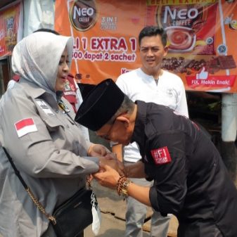 Anggota DPRD DKI Jakarta F-Gerinda Thopaz Berikan Bantuan UMKM,Chick N Dips Expre