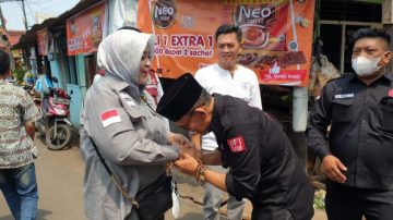 Anggota DPRD DKI Jakarta F-Gerinda Thopaz Berikan Bantuan UMKM,Chick N Dips Expre