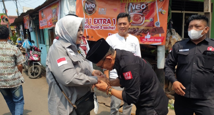 Anggota DPRD DKI Jakarta F-Gerinda Thopaz Berikan Bantuan UMKM,Chick N Dips Expre