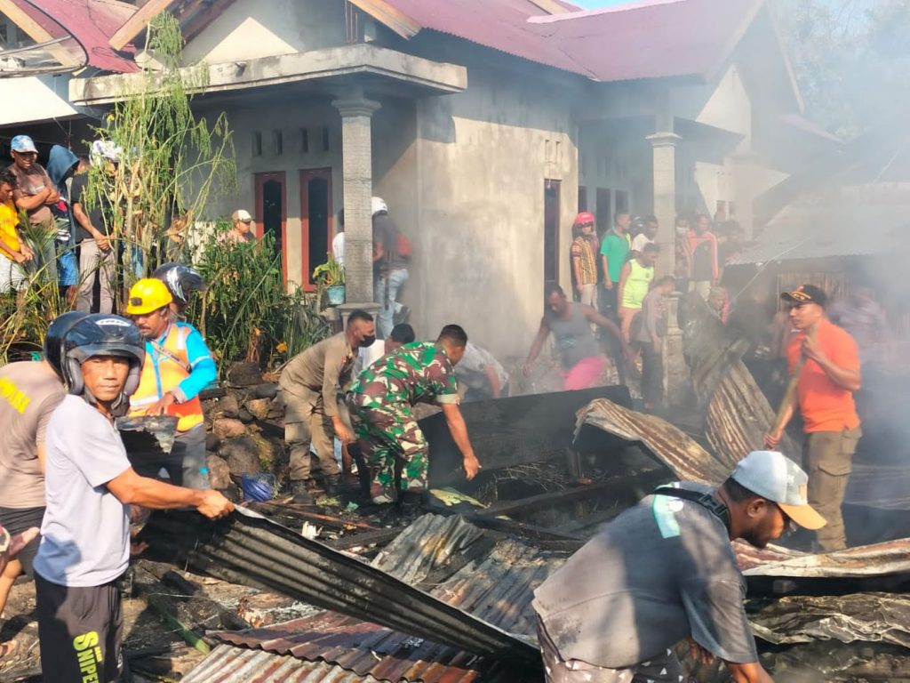 Diduga Lupa Matikan Kompor, 3 Unit Rumah Di Danga Dilalap Api
