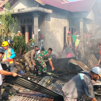 Diduga Lupa Matikan Kompor, 3 Unit Rumah Di Danga Dilalap Api