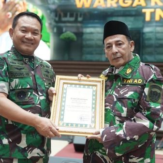 Kasad Kukuhkan Habib Luthfi Sebagai Warga Kehormatan TNI AD