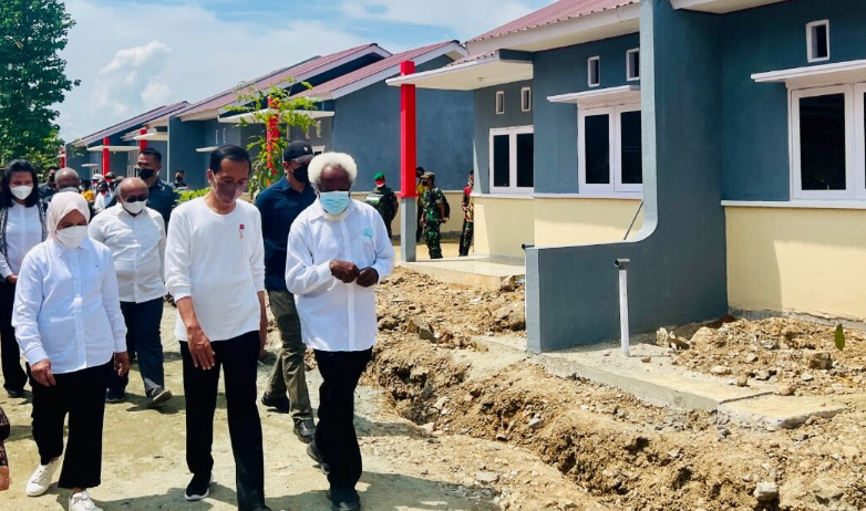 Presiden Jokowi Tinjau Kawasan Rumah Sehat di Kabupaten Jayapura