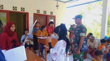 Babinsa Koramil 05 Aesesa Nagekeo Dampingi Posyandu Balita