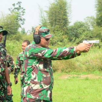 Pangdam Siliwangi Uji Coba Senjata Modifikasi Prajurit