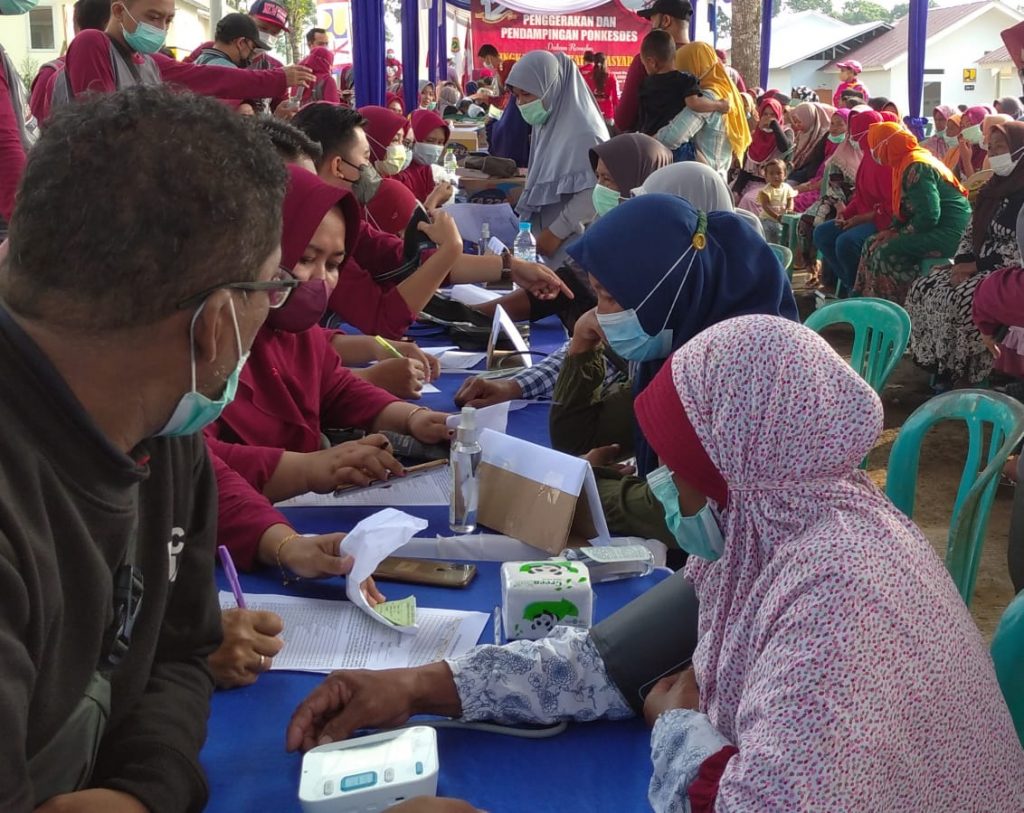 Peduli Dampak APG Semeru, Perawat Cek Kesehatan Warga