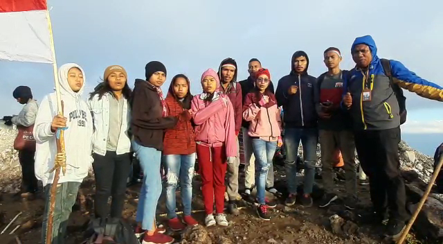 HUT RI Ke-77 Di Puncak Gunung Ebulobo Flores