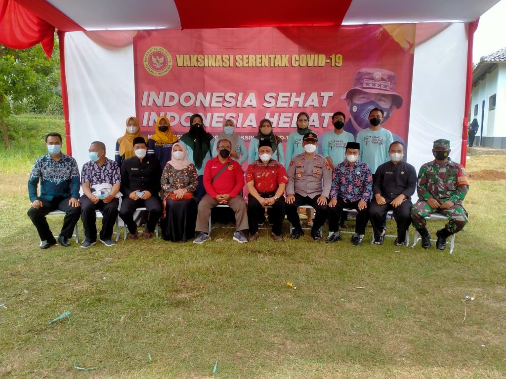 Hadiri Vaksinasi Serentak, Kapolsek Sukaresik : Polri Selalu Hadir mensukseskan Program Pemerintah