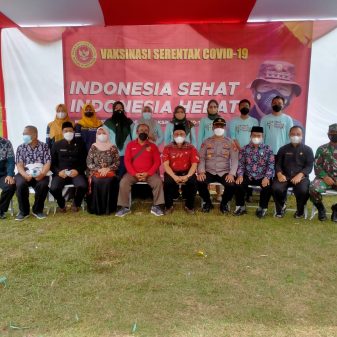 Hadiri Vaksinasi Serentak, Kapolsek Sukaresik : Polri Selalu Hadir mensukseskan Program Pemerintah 